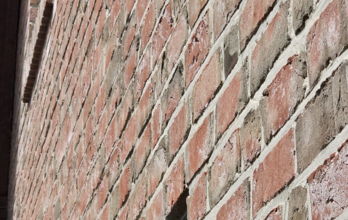 Giebel mit gemauertem Zierverband