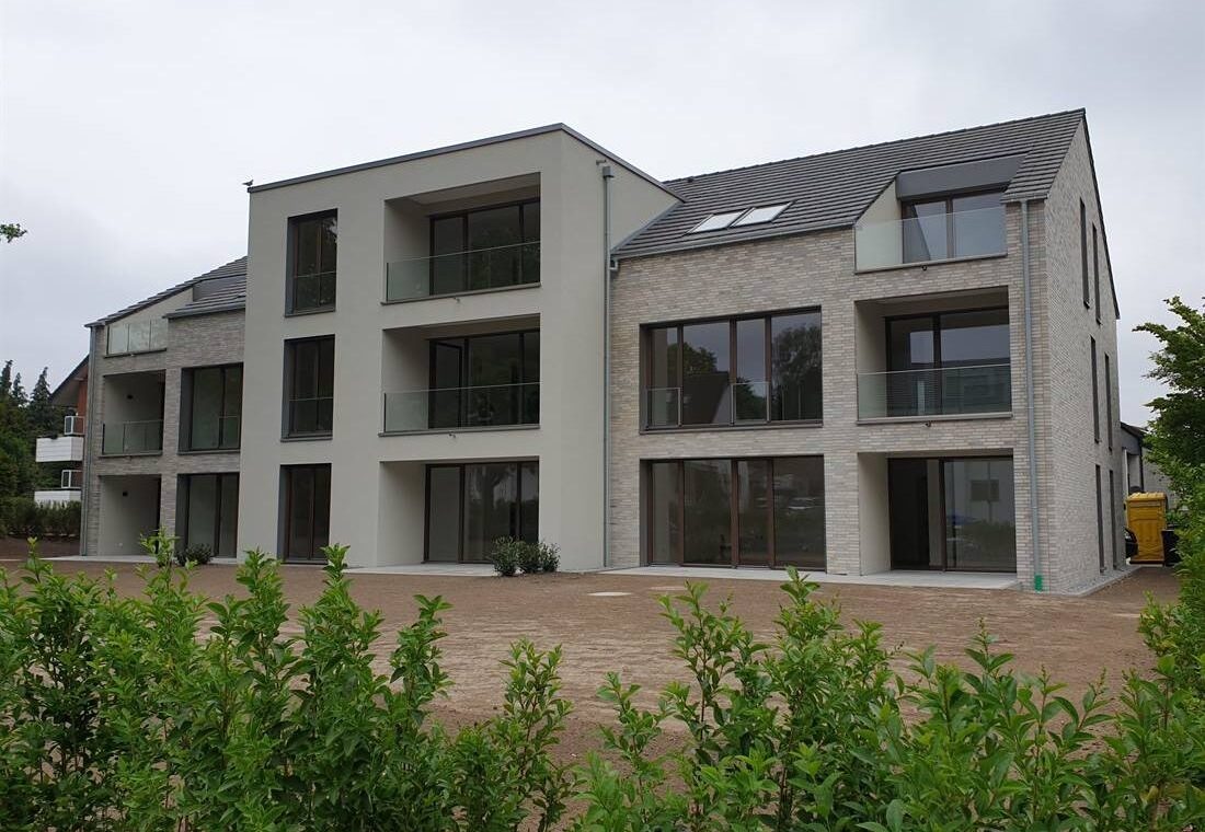 Mehrfamilienhaus mit hellem Klinker