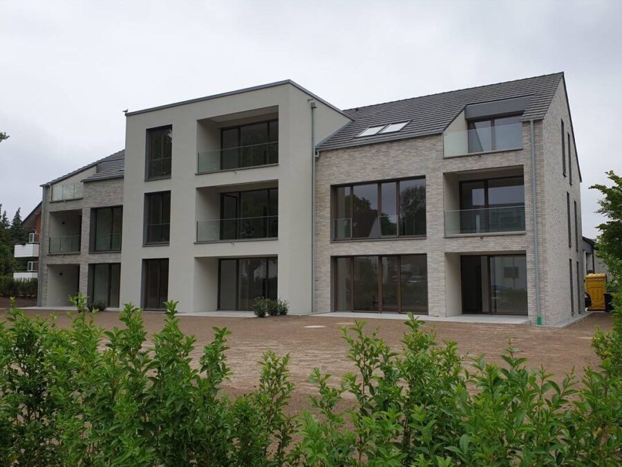 Mehrfamilienhaus mit hellem Klinker